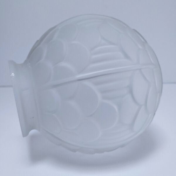 Lampe art déco boule verre pressé moulé