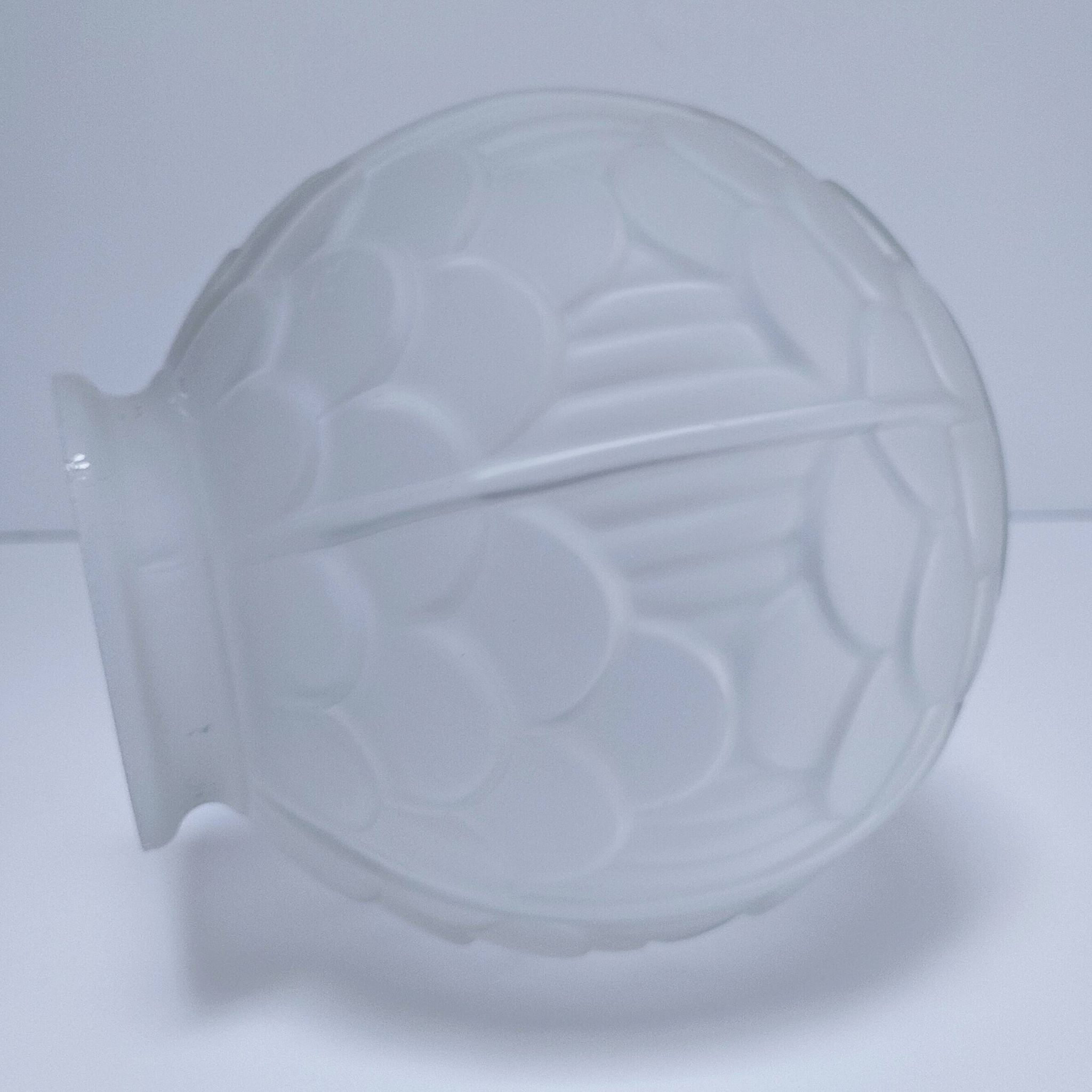 Lampe art déco boule verre pressé moulé