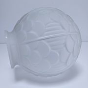 Lampe art déco boule verre pressé moulé