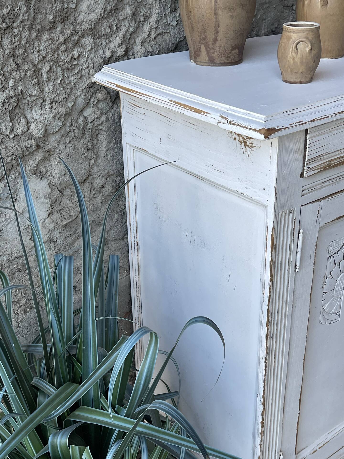 Buffet painted