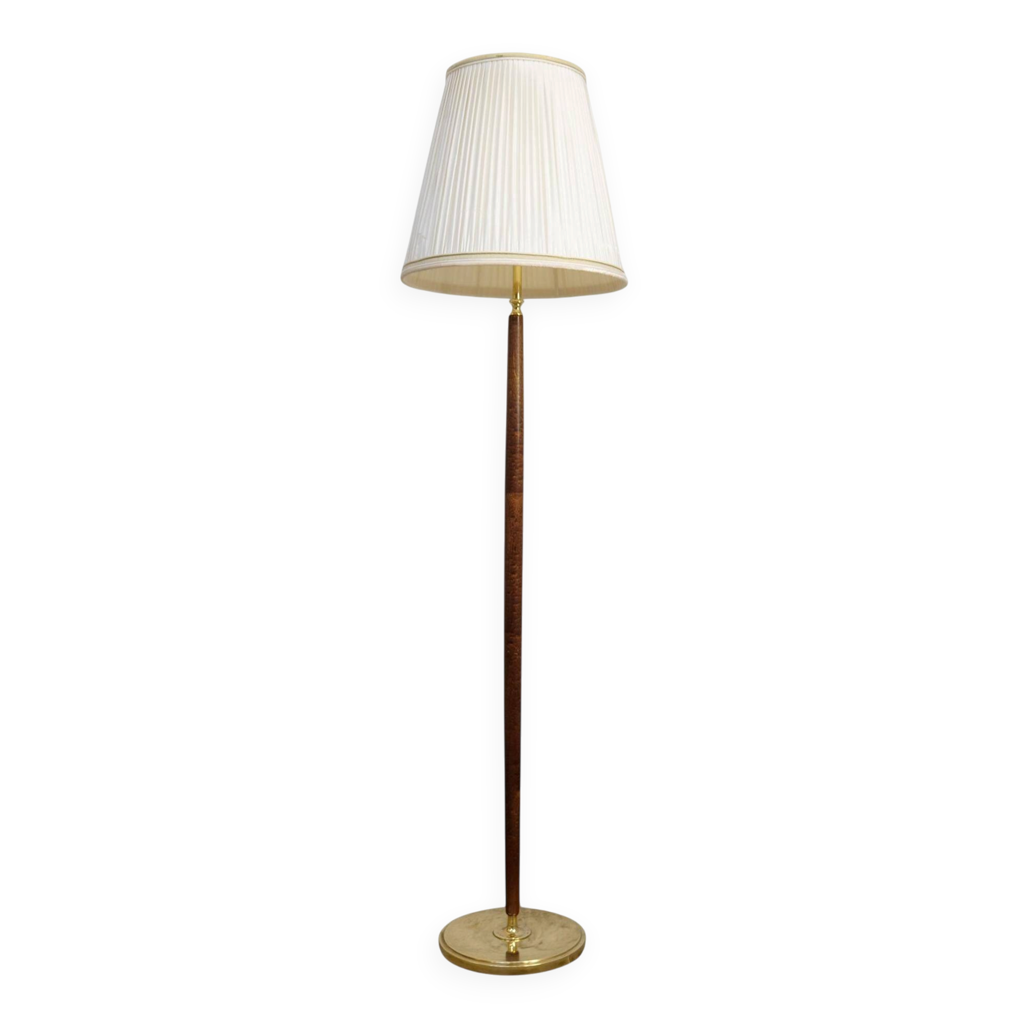 Mid-century floor lamp in brass and polished wood by Böhlmarks, Sweden, 1940s.