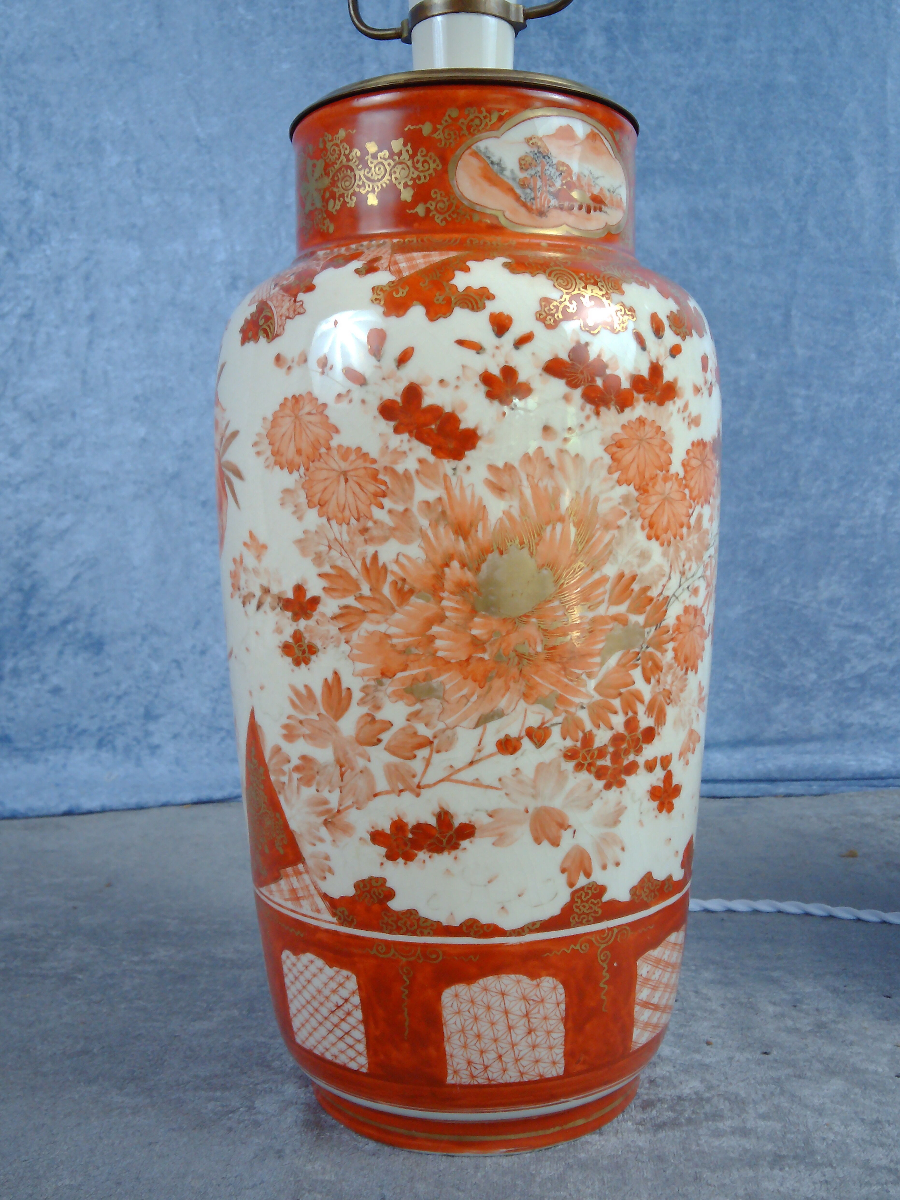 Japanese Kutani tablelamps made from porcelain vases from Meiji period (1868-1912). A pair.