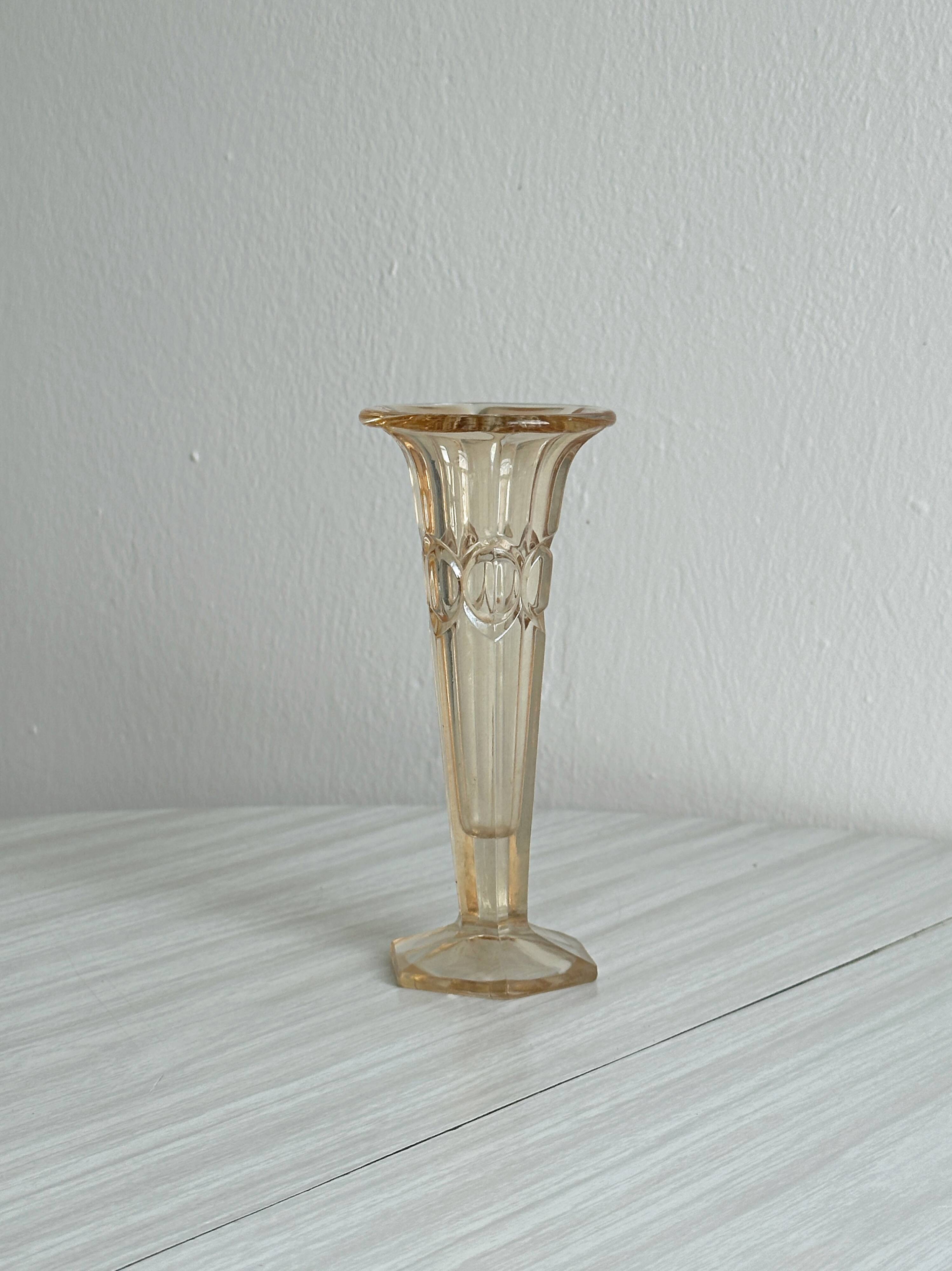 Small Art Deco vase in pale pink glass