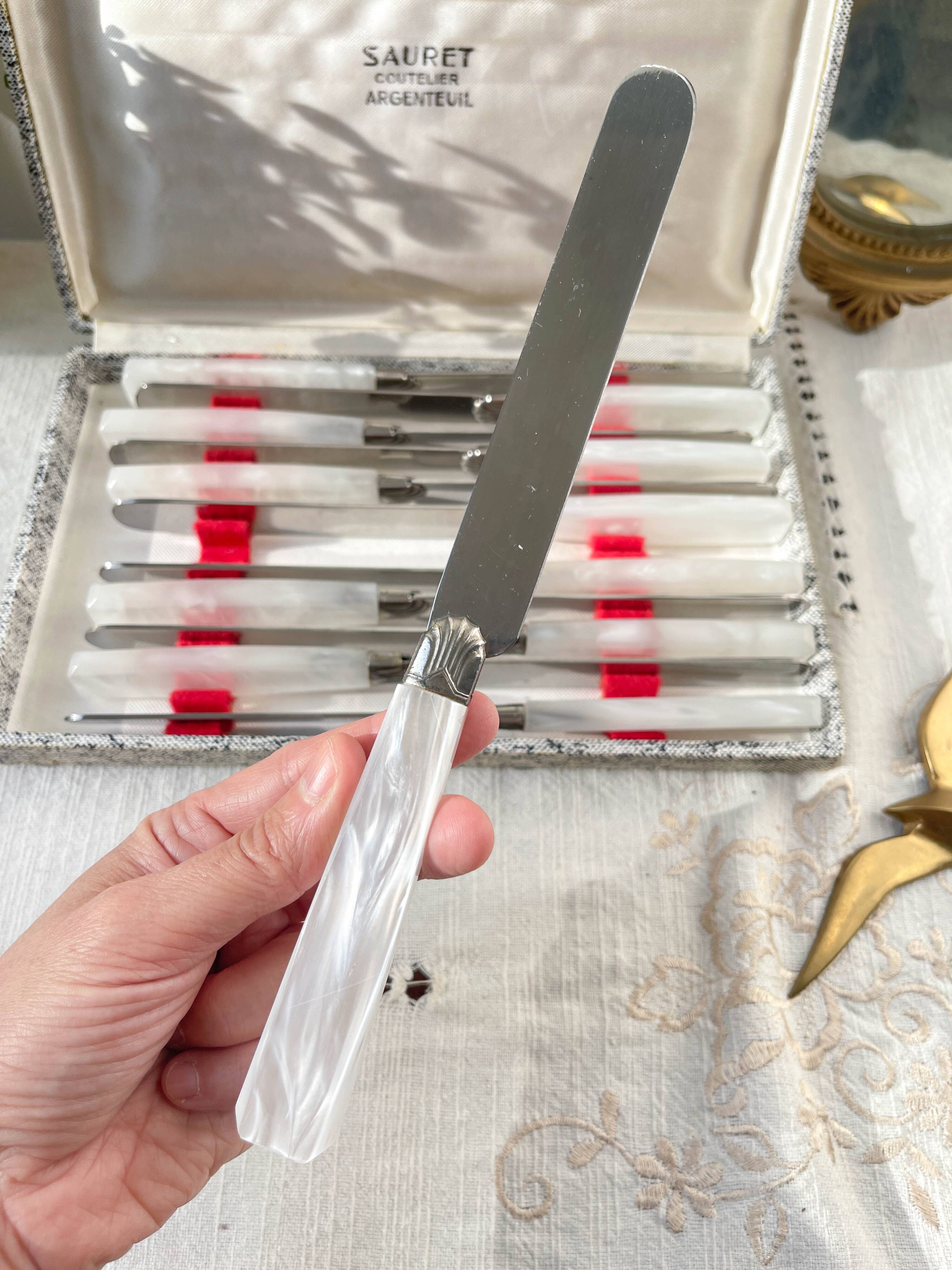 12 vintage Bakelite stainless steel knives with mother-of-pearl effect Art Deco style