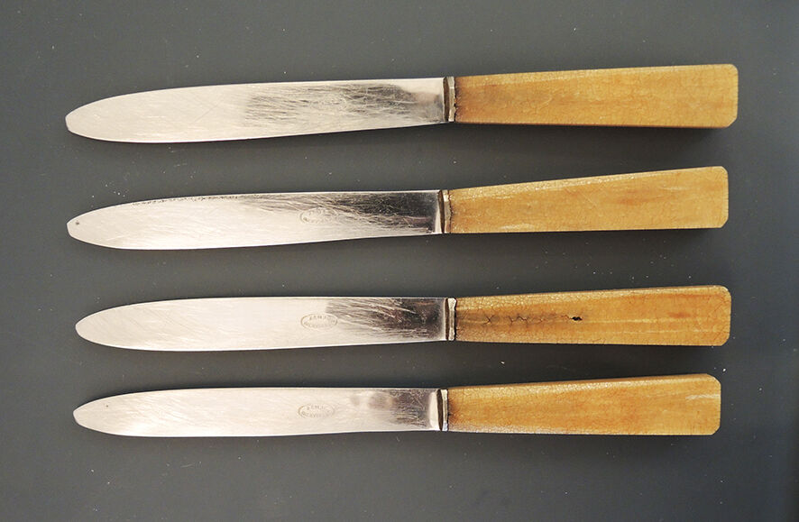 4 Ancient Stainless Table Knives and Bakelite