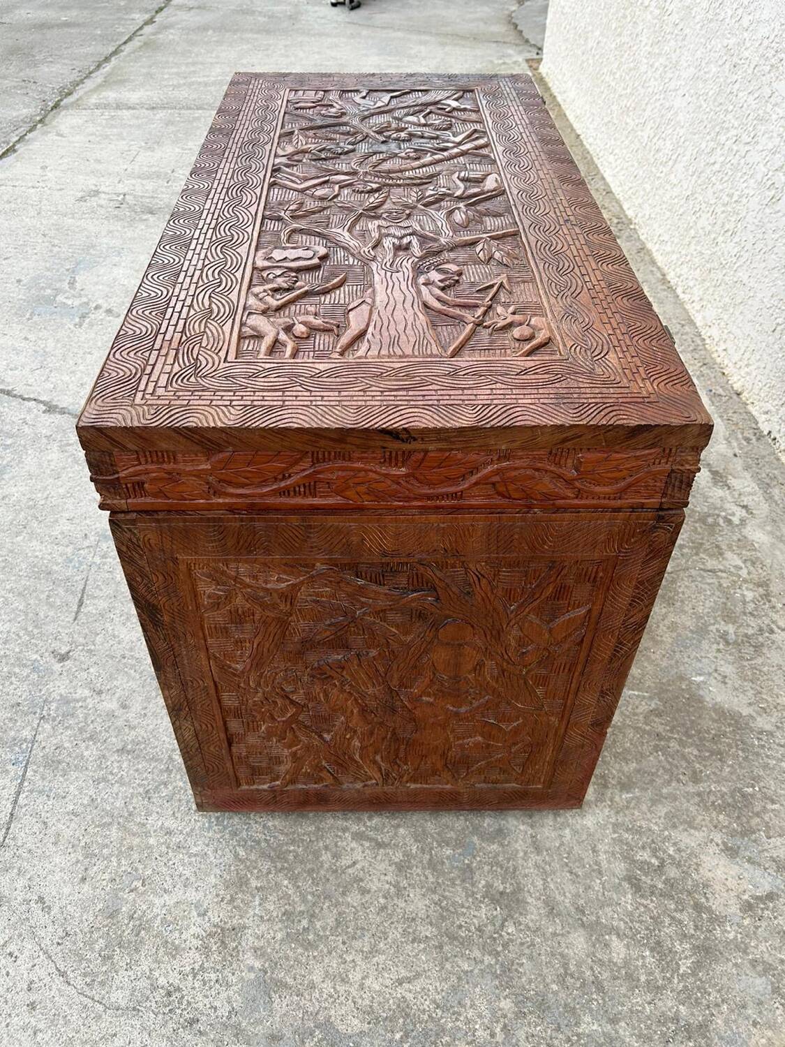 Old solid wood chest Arts indoneo