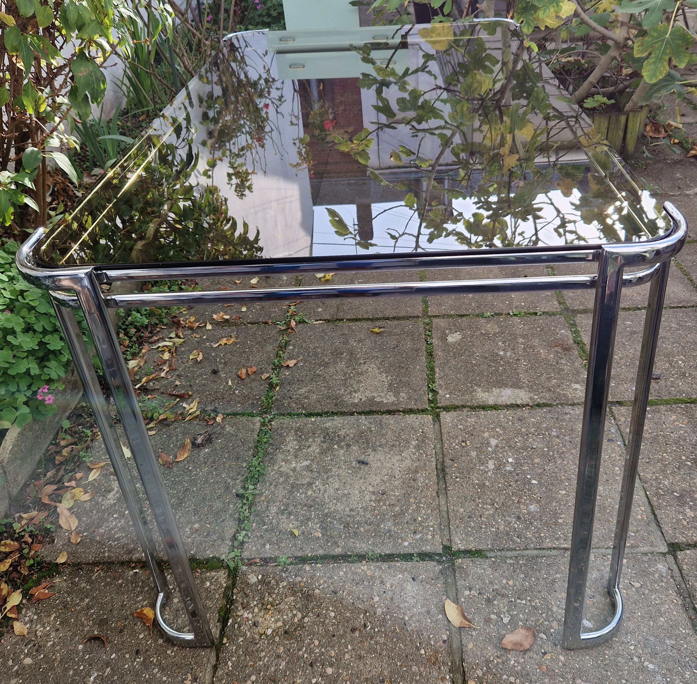Table en métal chromé 1970 circa