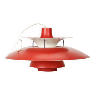 Louis Poulsen, lampe suspension Ph5 rouge par Poul Henningsen, Danemark