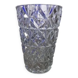 Small vase in chiseled vase