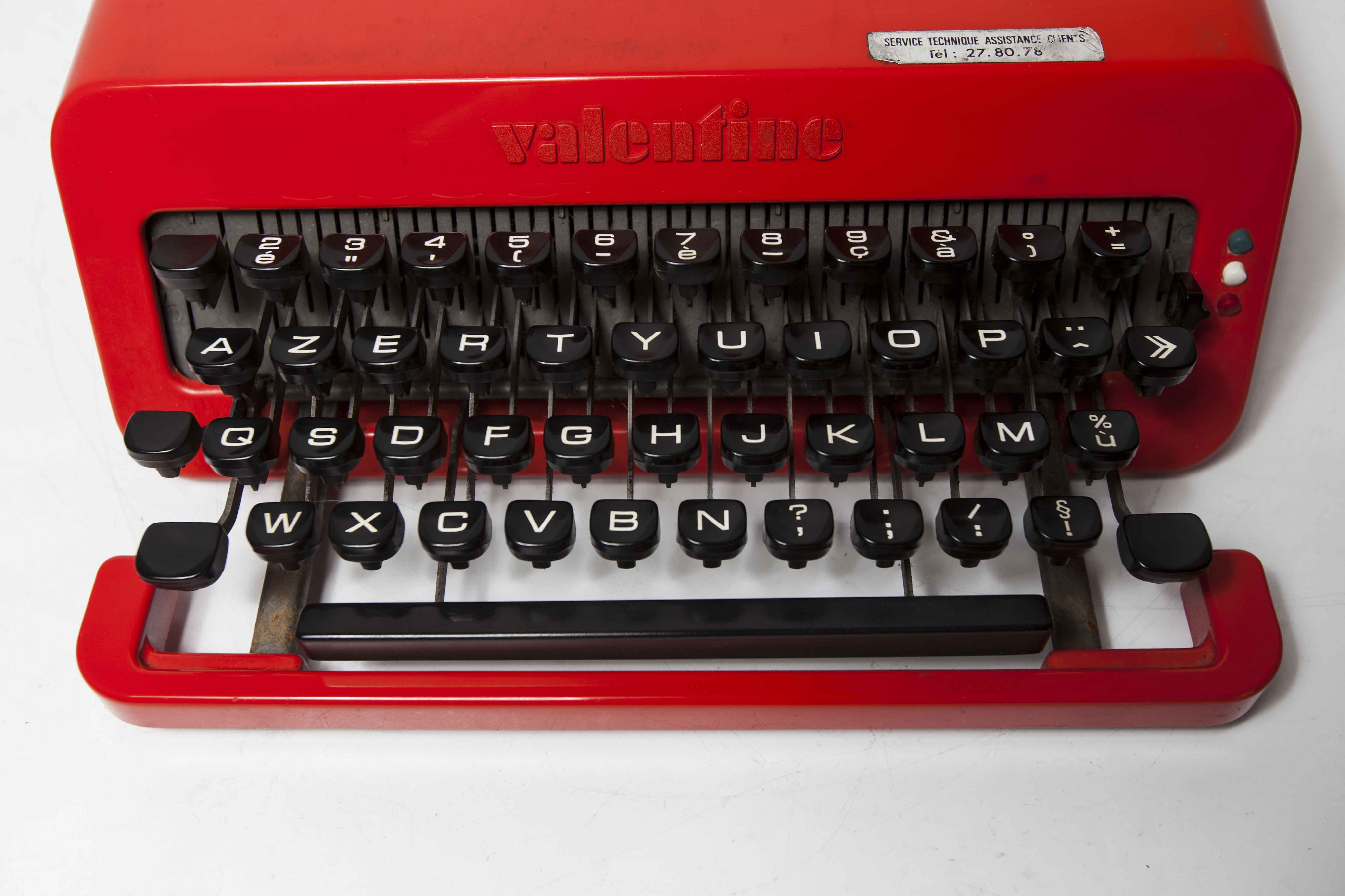Typewriter Olivetti Valentine 1970