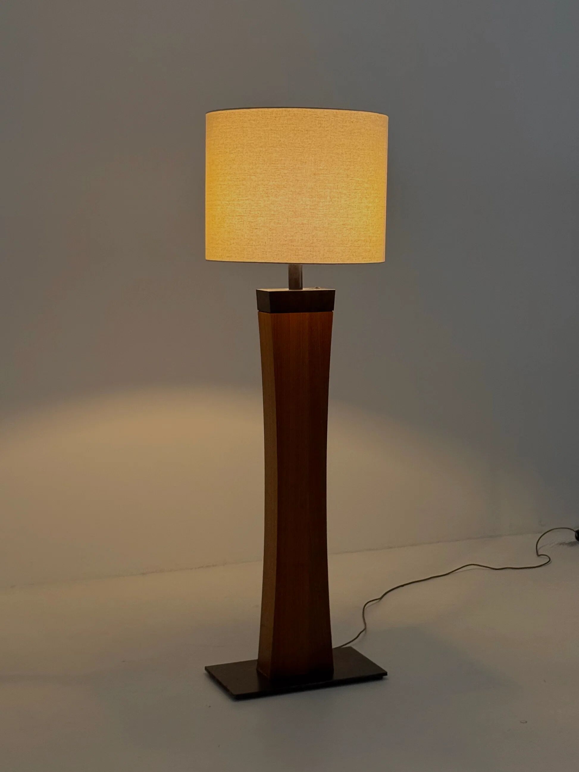 Lampe de sol en teck des années 50 italienne