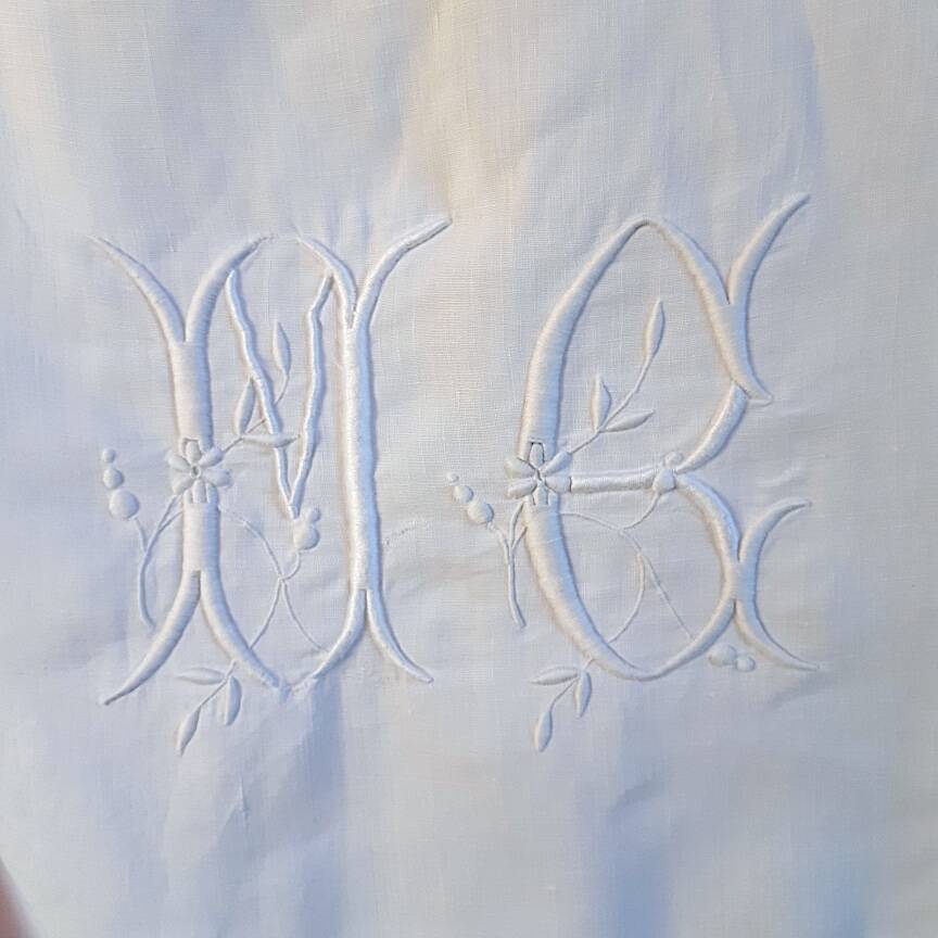 large sheet 2m25 x 3m, 19th-century Richelieu embroidery, monogrammed MG