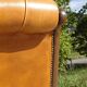 Fauteuils en bois et cuir capitonné, les 2