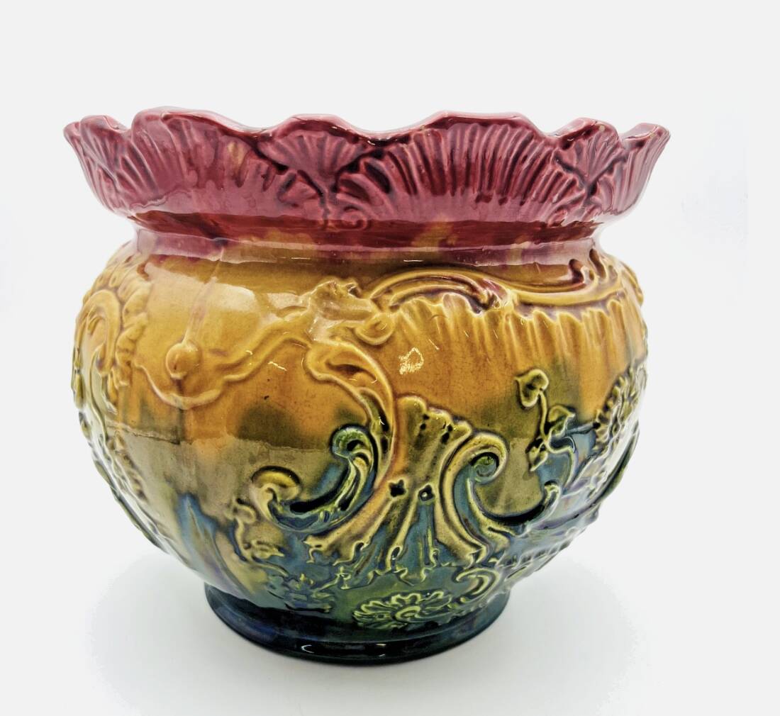 Antique multi-colored slip pot with relief decoration - 637019