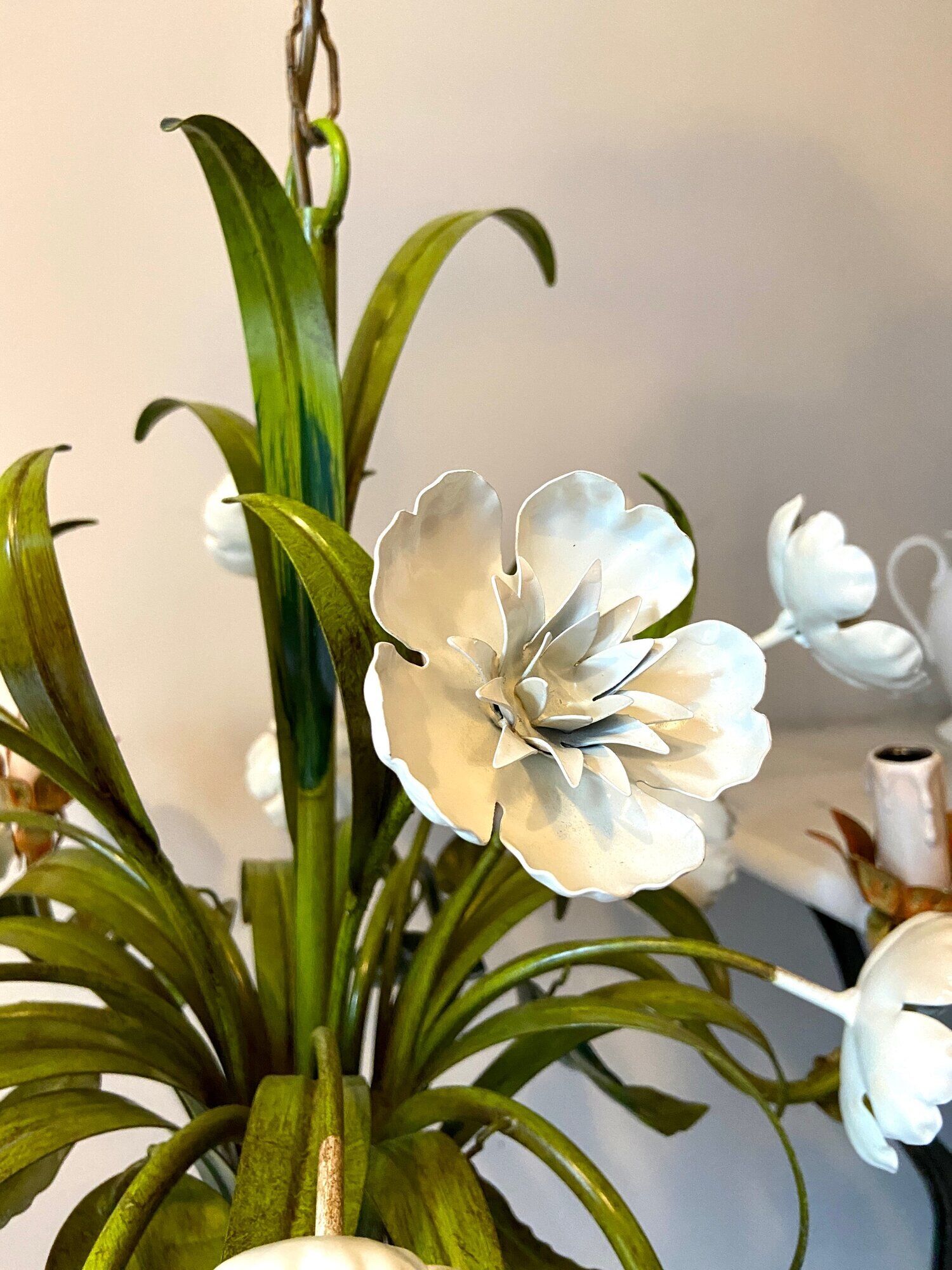 Chandelier 6 lights in green, white and orange metal