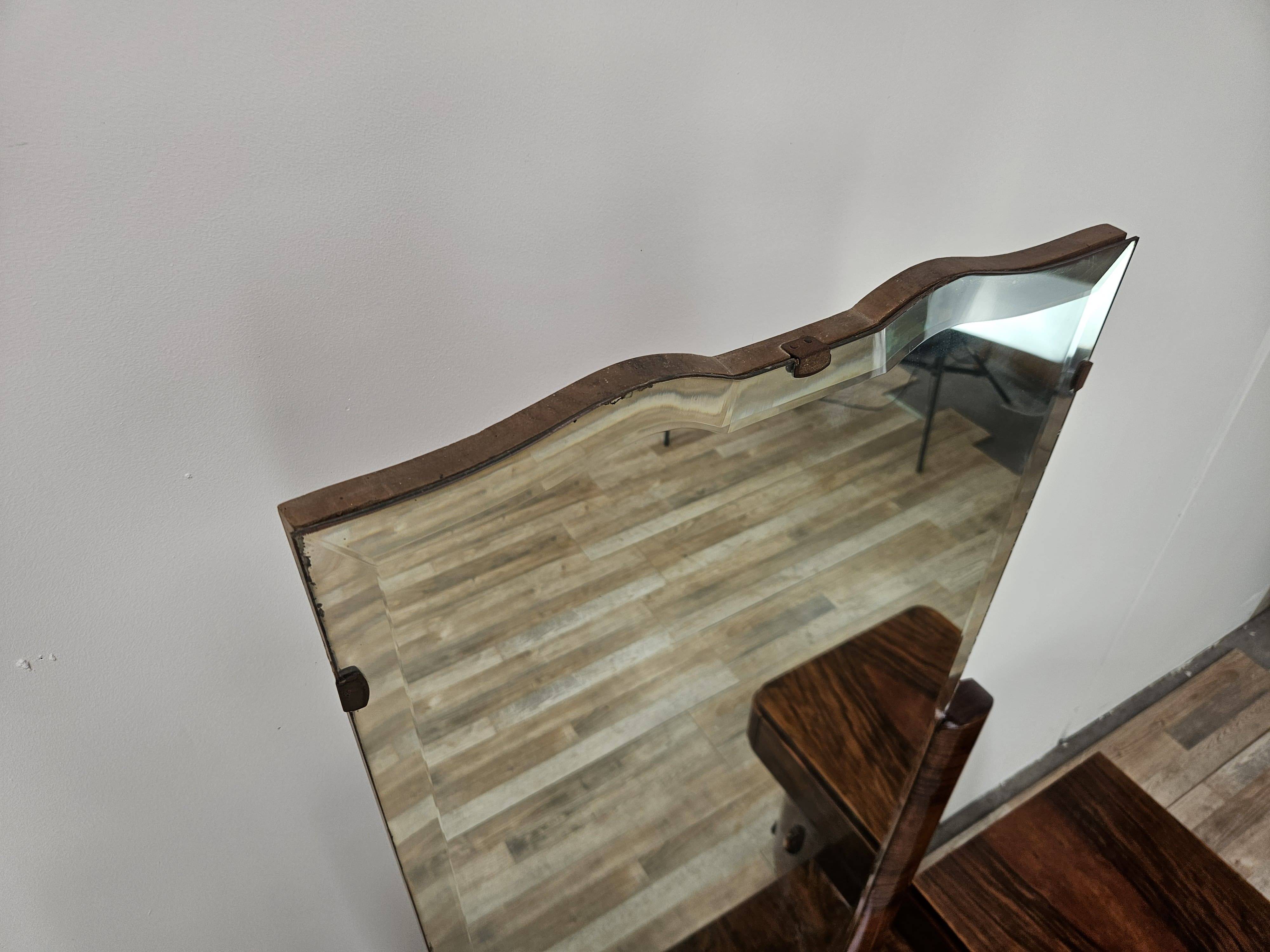 Art Decò dressing table in walnut root with mirror