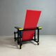 Chaise rouge et bleue de Gerrit Rietveld par Cassina