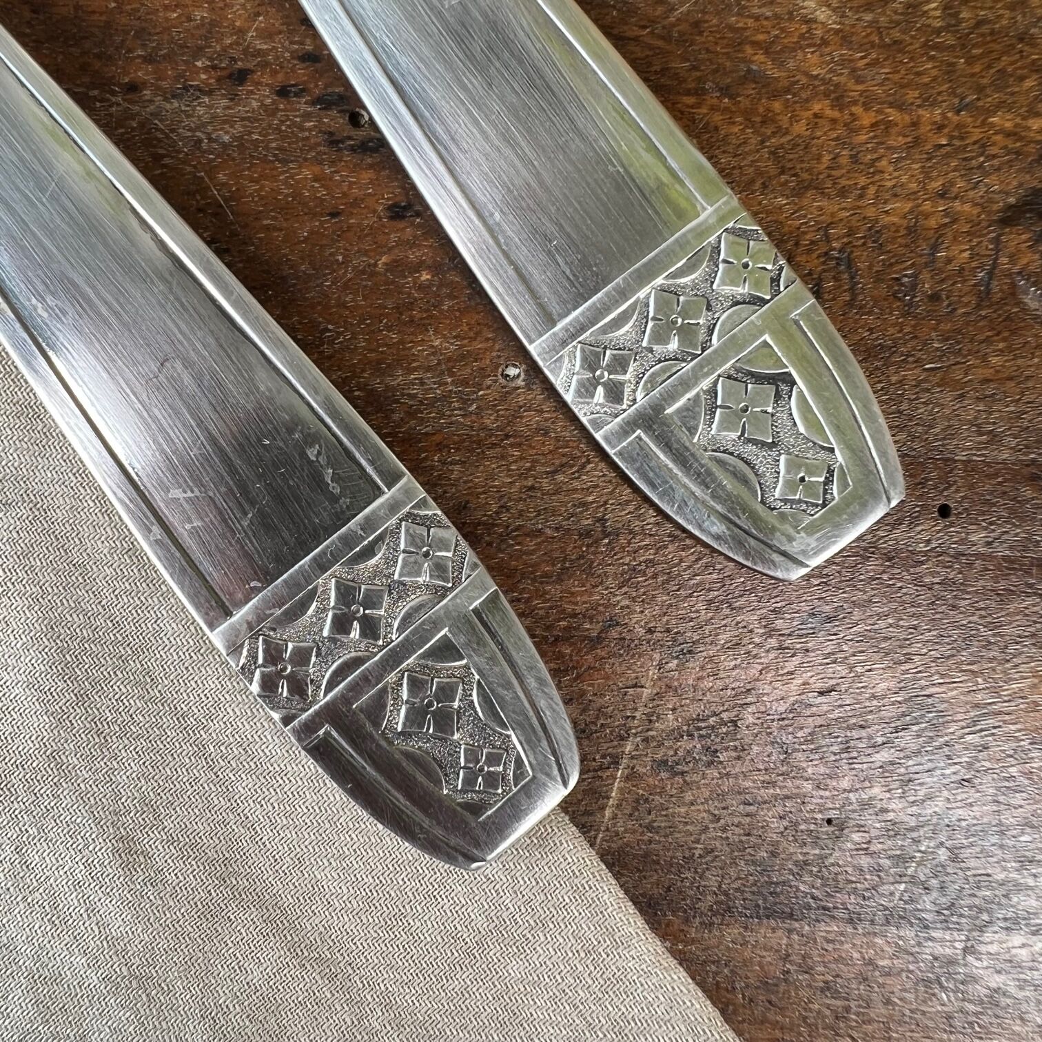 Antique silvered metal cutlery 84 g