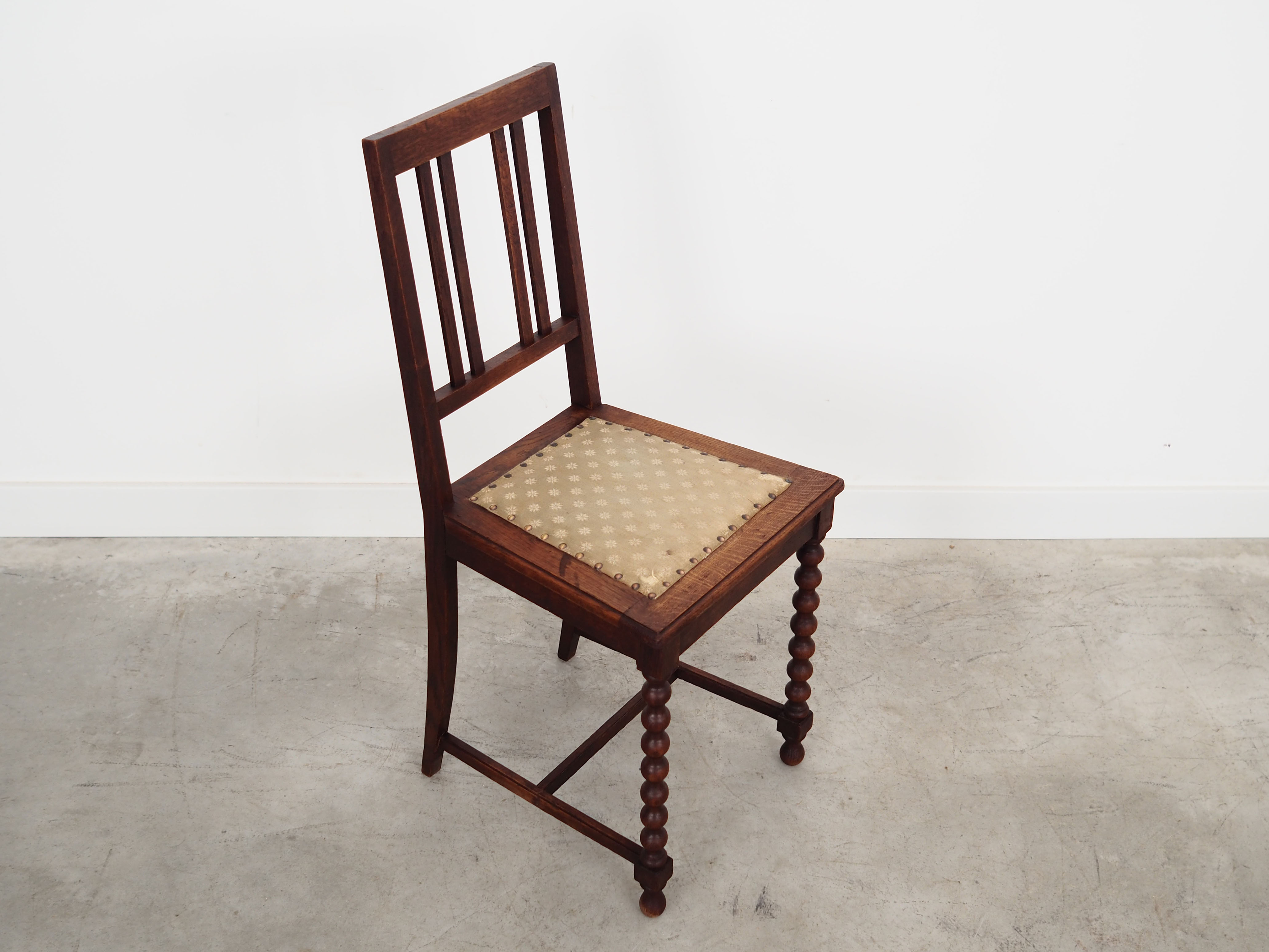 Chaise en chêne, design danois, années 1960, production: Danemark
