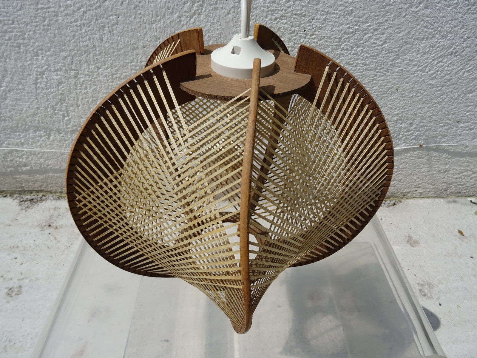 Scandinavian hanging lamp wire and wood