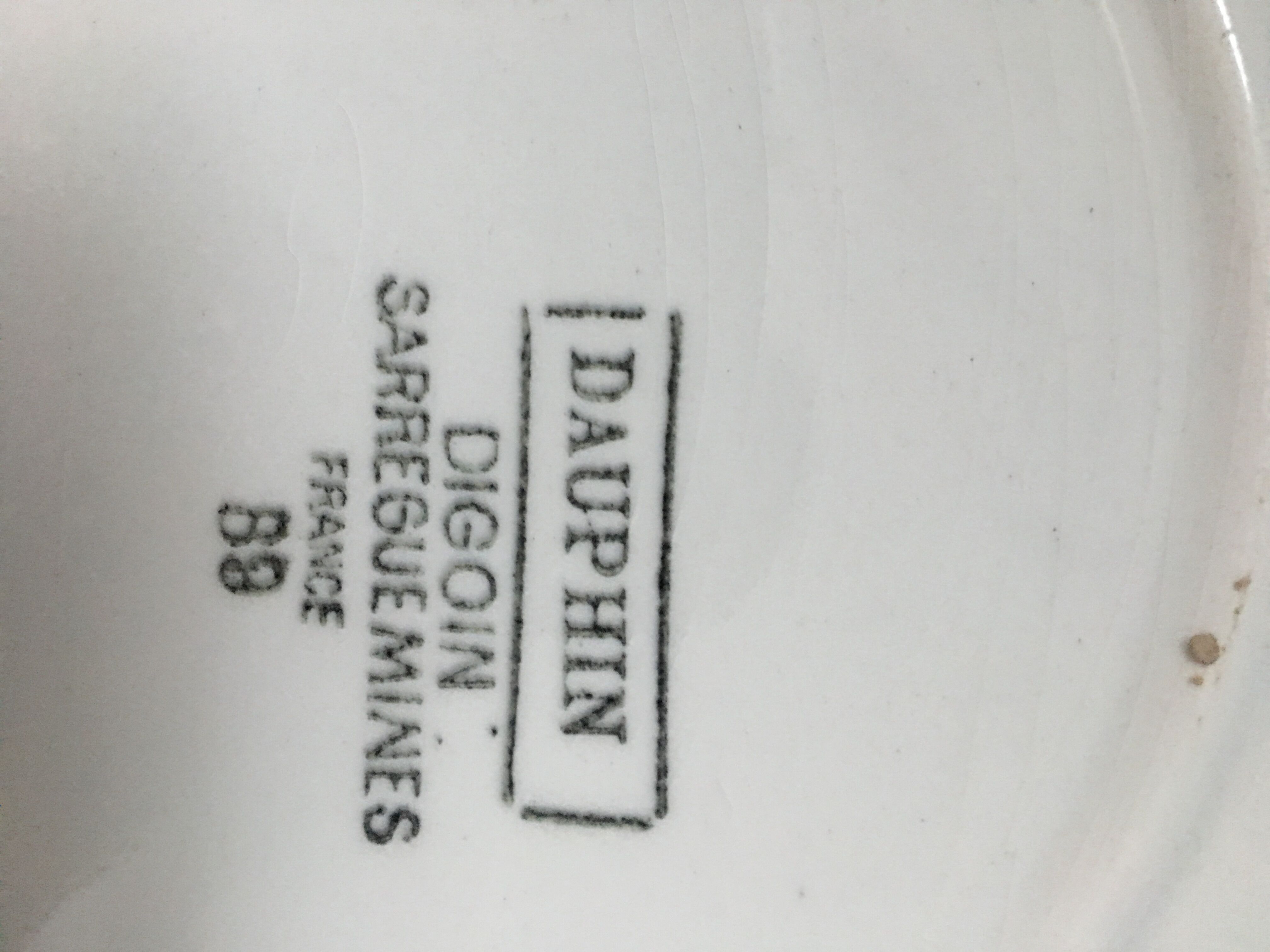 Digoin sarretuemines Dolphin plates