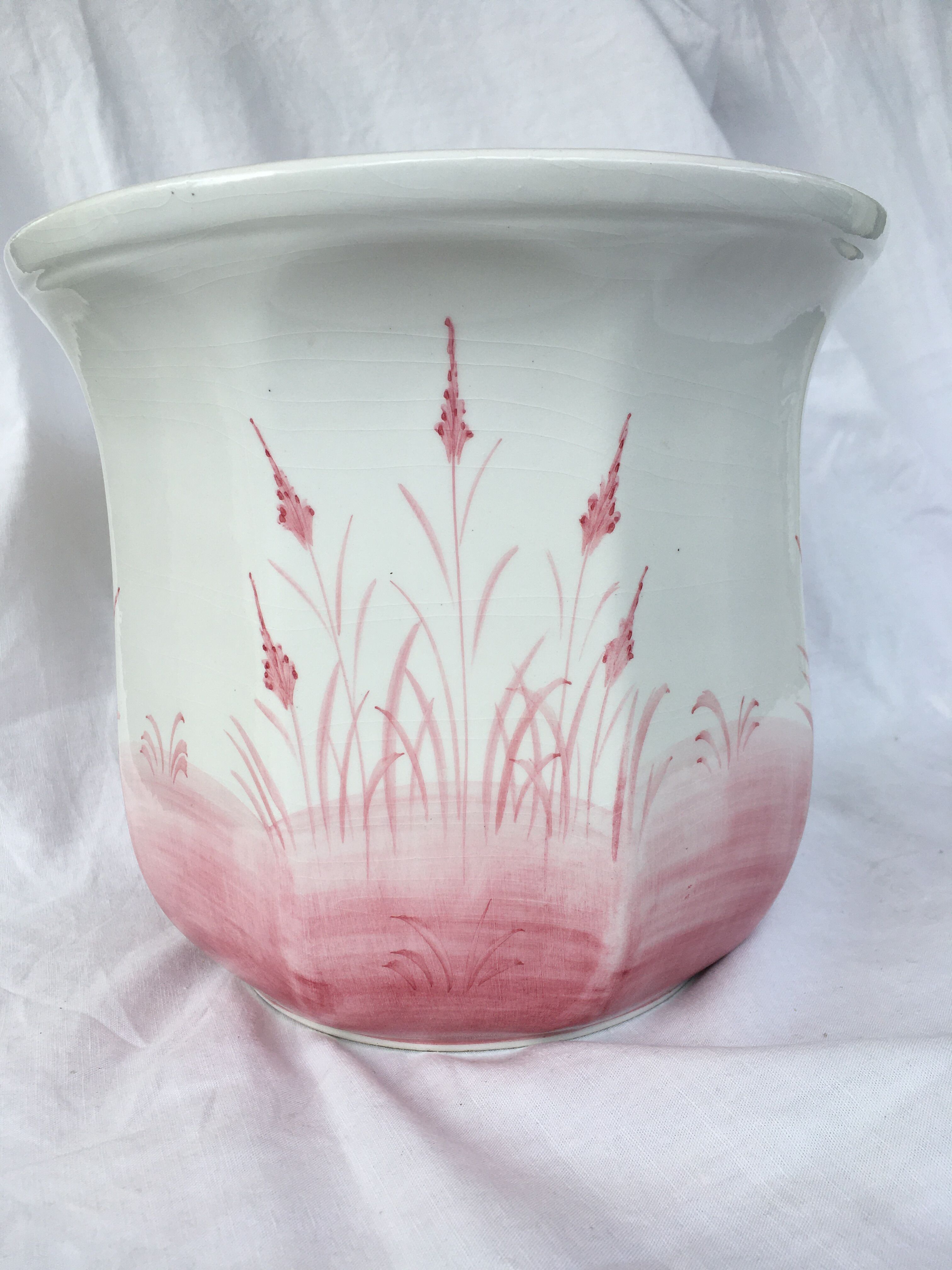 Earthenware pot cover with reed patterns