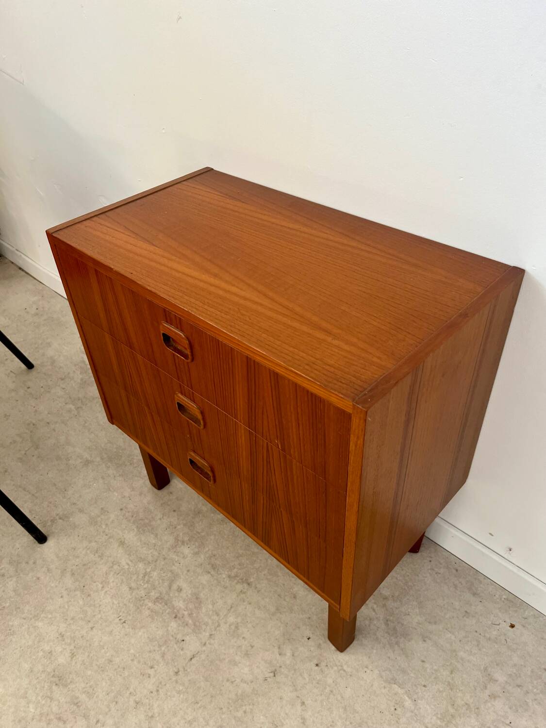 Small chest of drawers or bedside table in teak, Scandinavian design from the 70s vintage