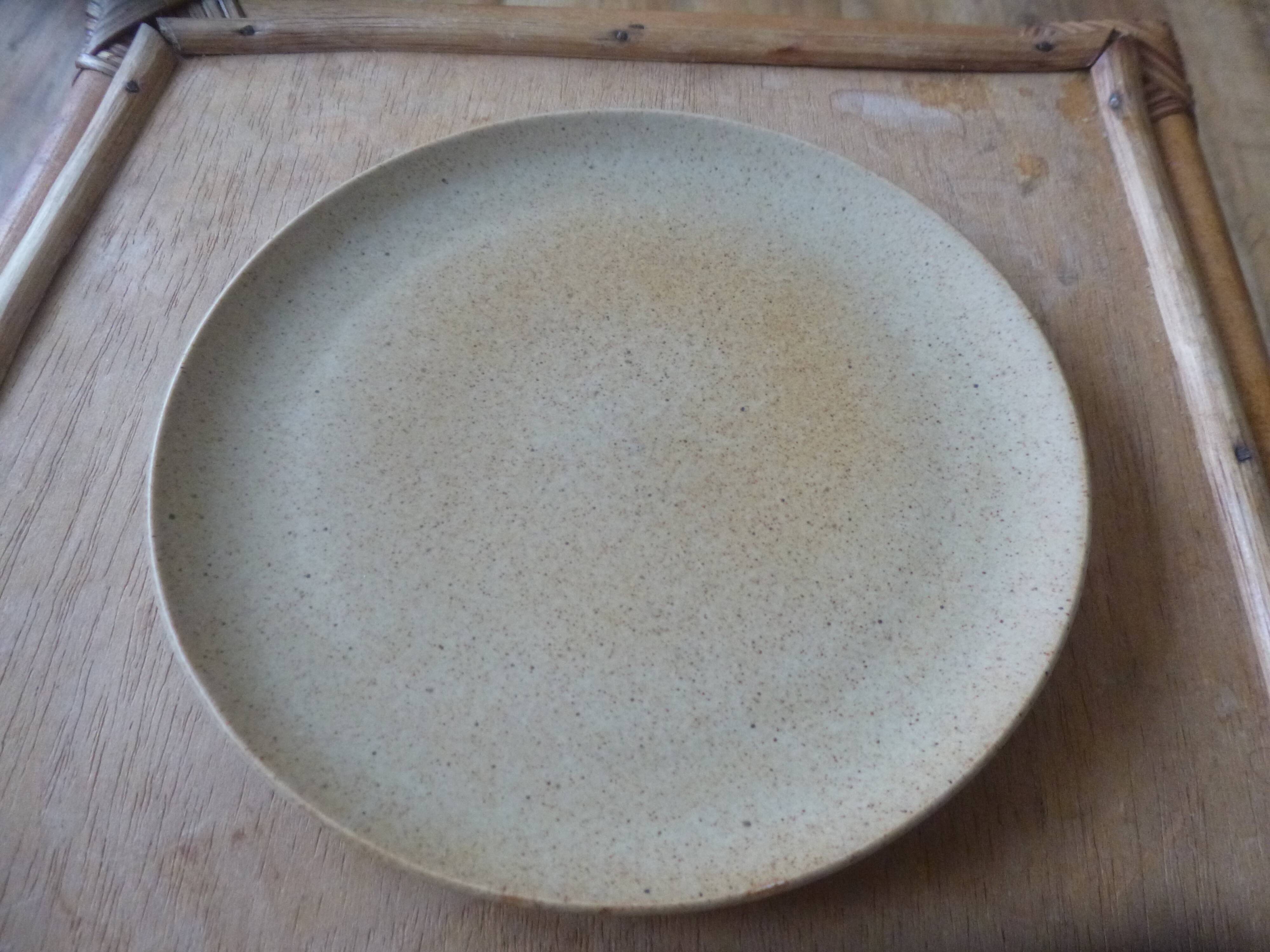 4 stoneware dessert plates