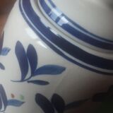 Lot decanter and cracked earthenware pot