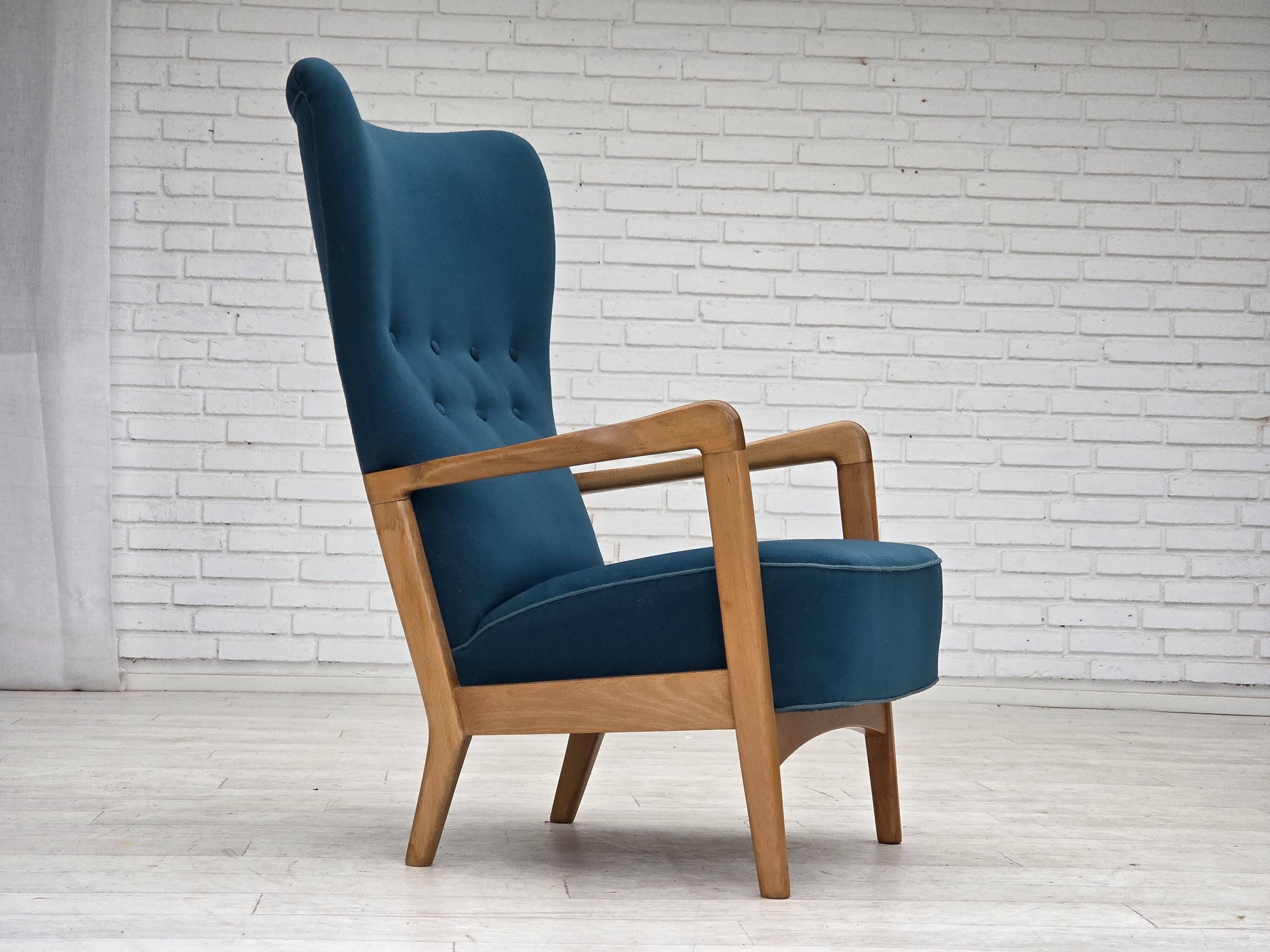 Fauteuil danois des années 1970 par Fritz Hansen, en laine de mobilier, bois de hêtre.