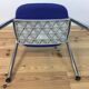 Chaise Vitra blanche et bleue
