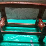 Grande table basse en marbre crème, piètement en bois de merisier massif