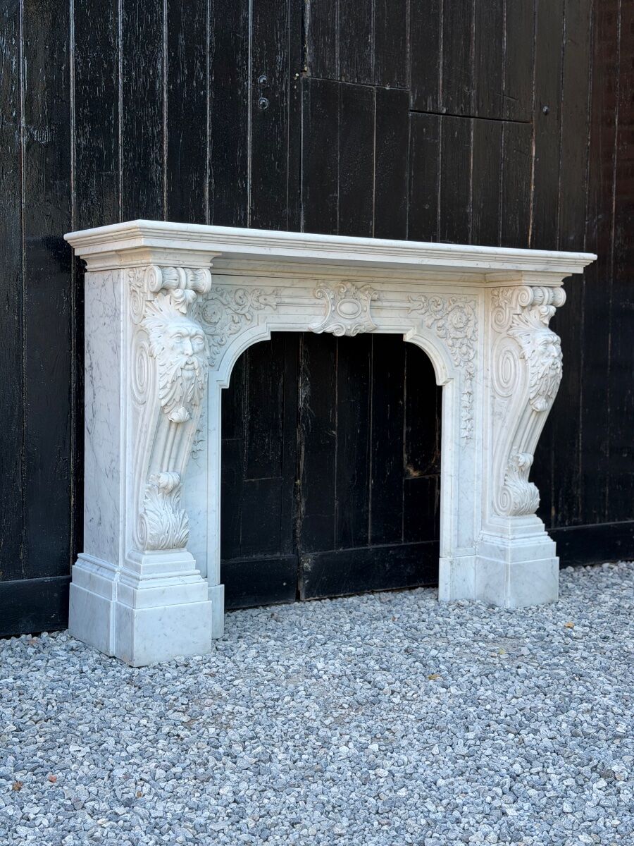 Napoleon III fireplace in white statuary Carrara marble, circa 1880.