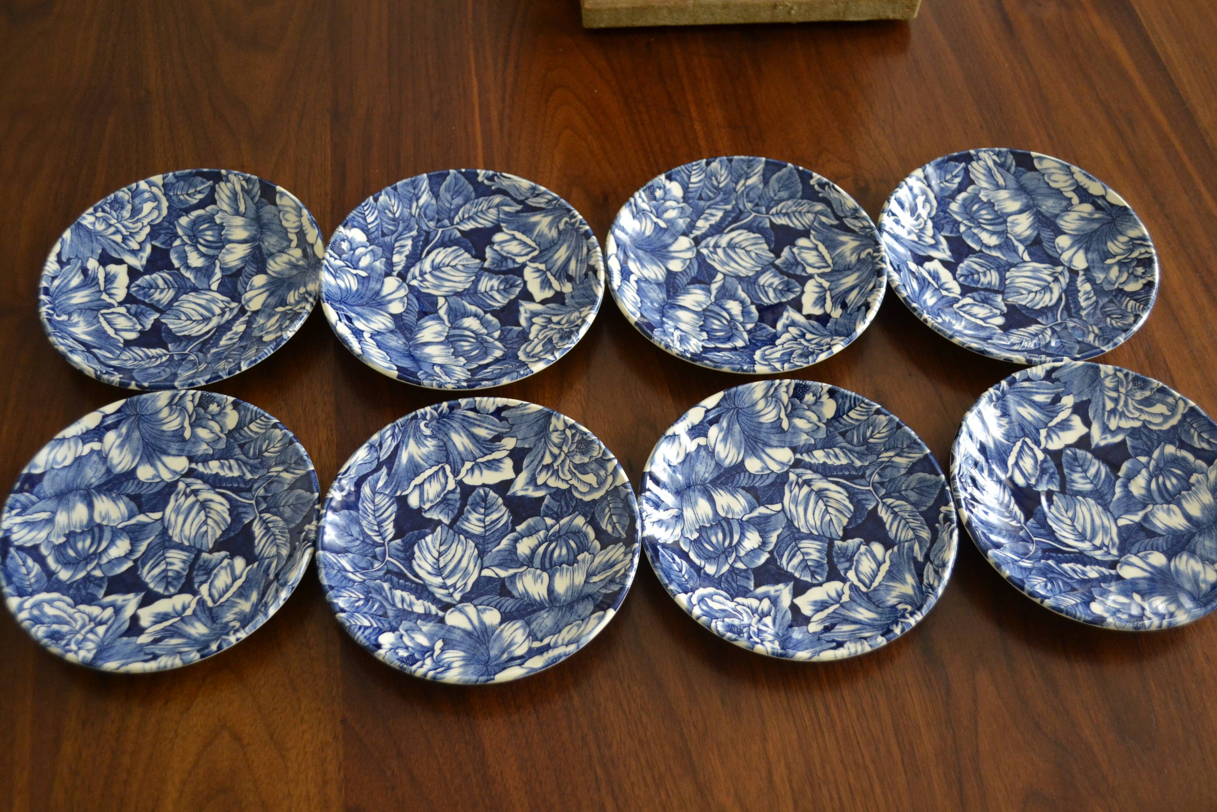 Blue dessert plates with flowers