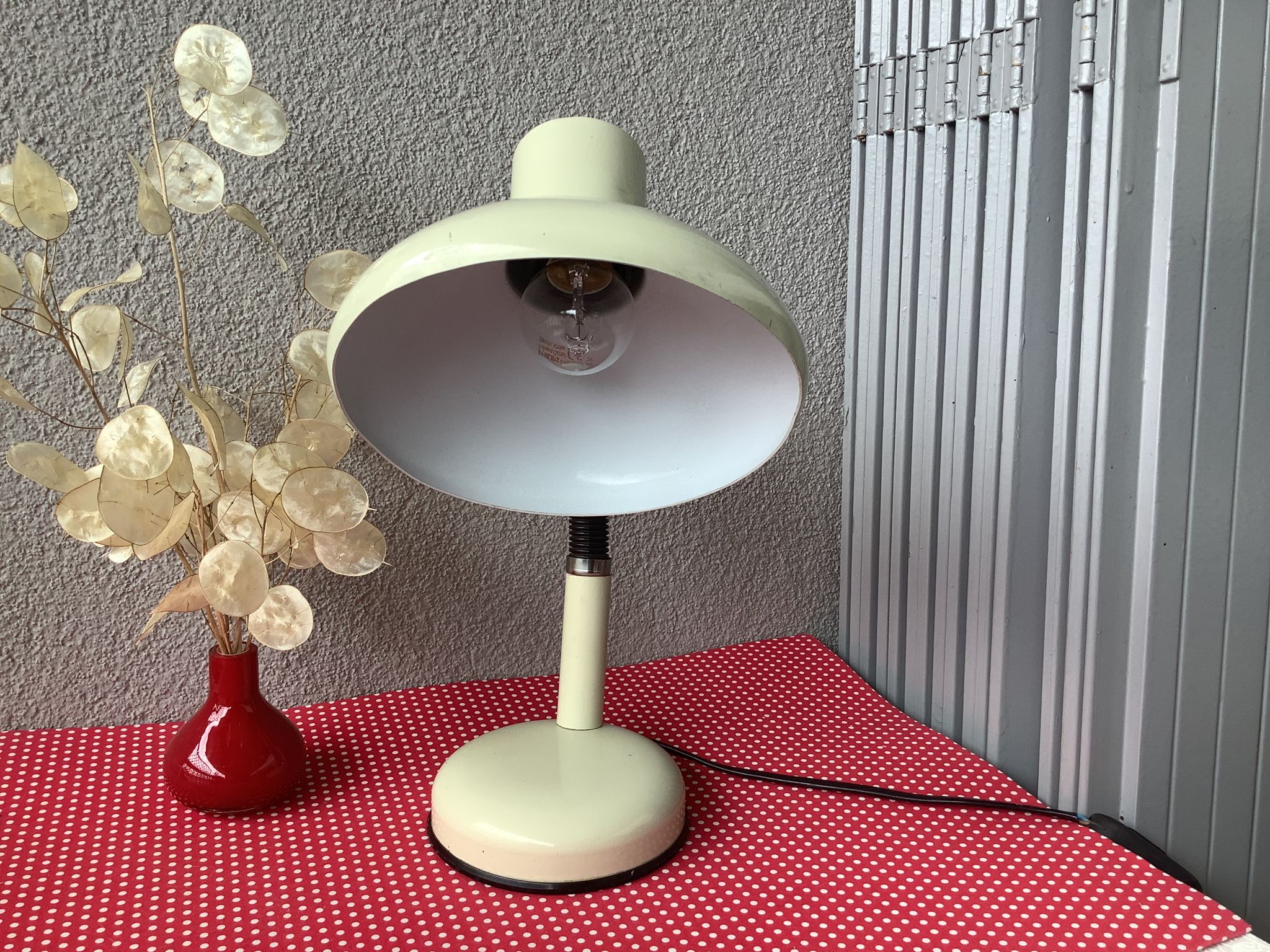 Beige metal space age lamp