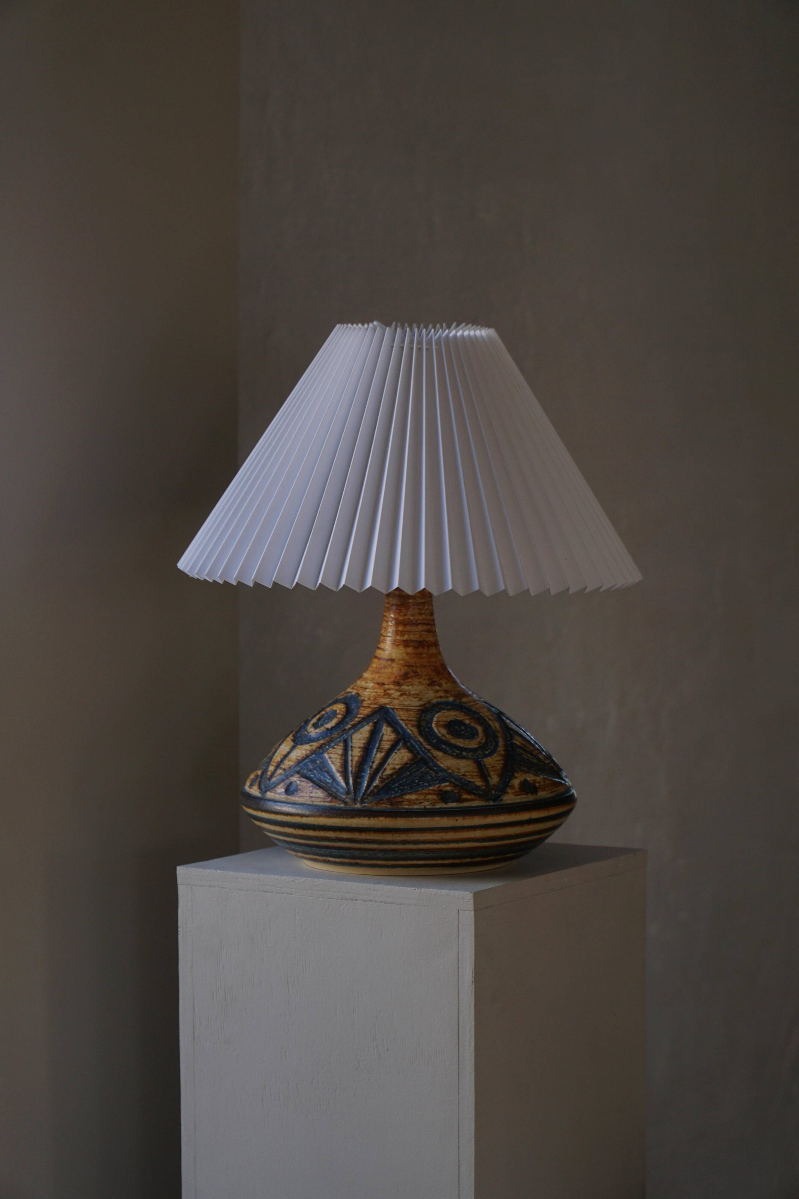 Lampe de table moderne danoise en grès, Model No No 3073 par Søholm, Danemark, années 1960