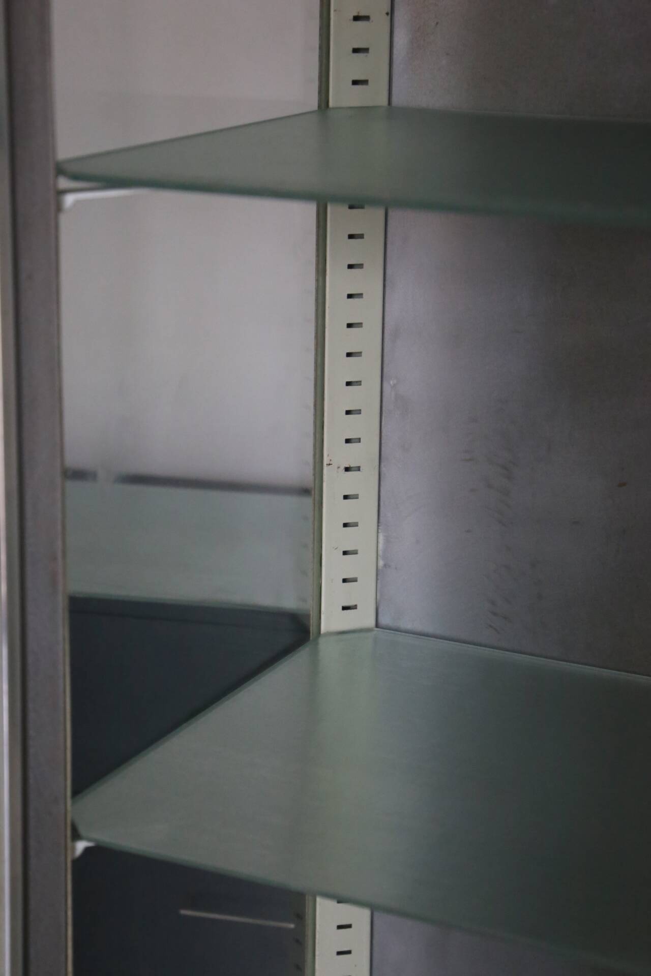 Armoire médicale ancienne 1950