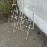 Newspaper and magazine display