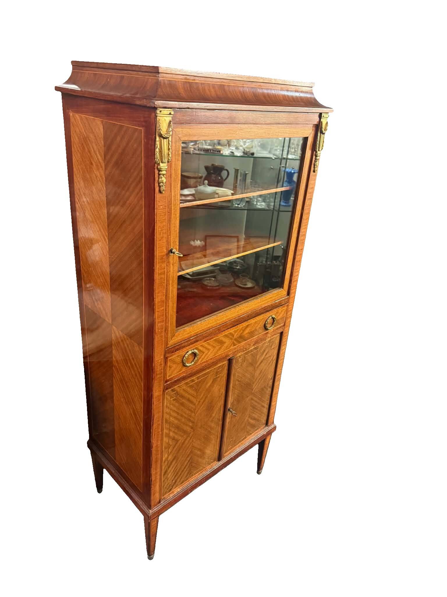 Vitrine Louis XVI marqueté