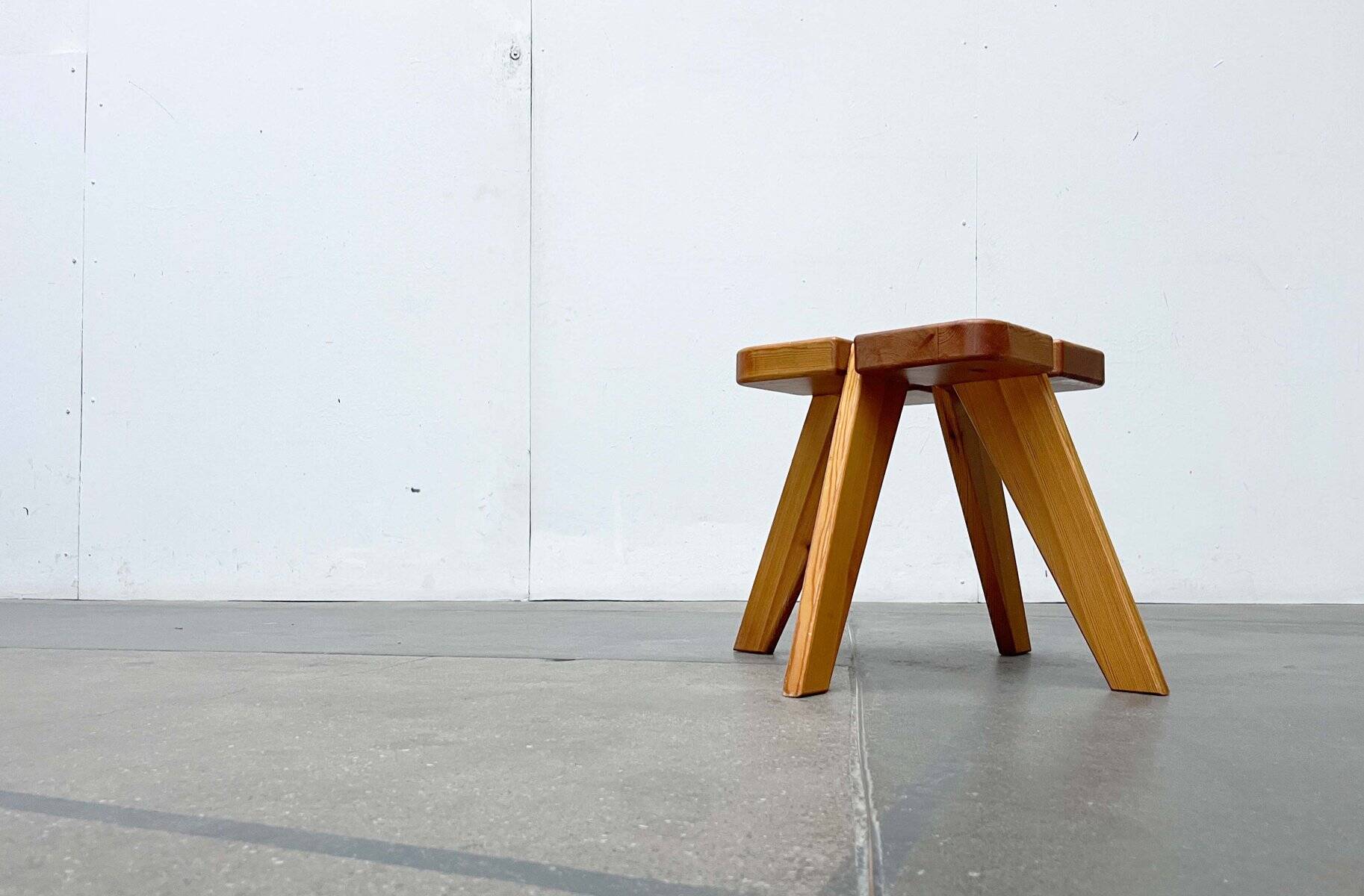 Mid-century modern Apila stool in pine attributed to Rauni Peippo, Finland, 1960s.