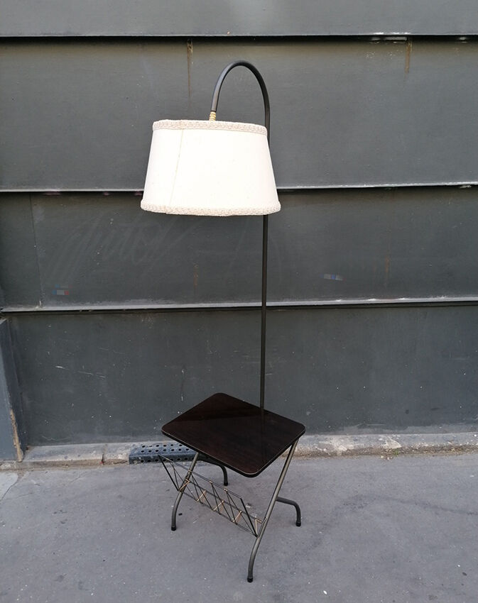 Lampadaire avec tablette et porte journaux, 1950