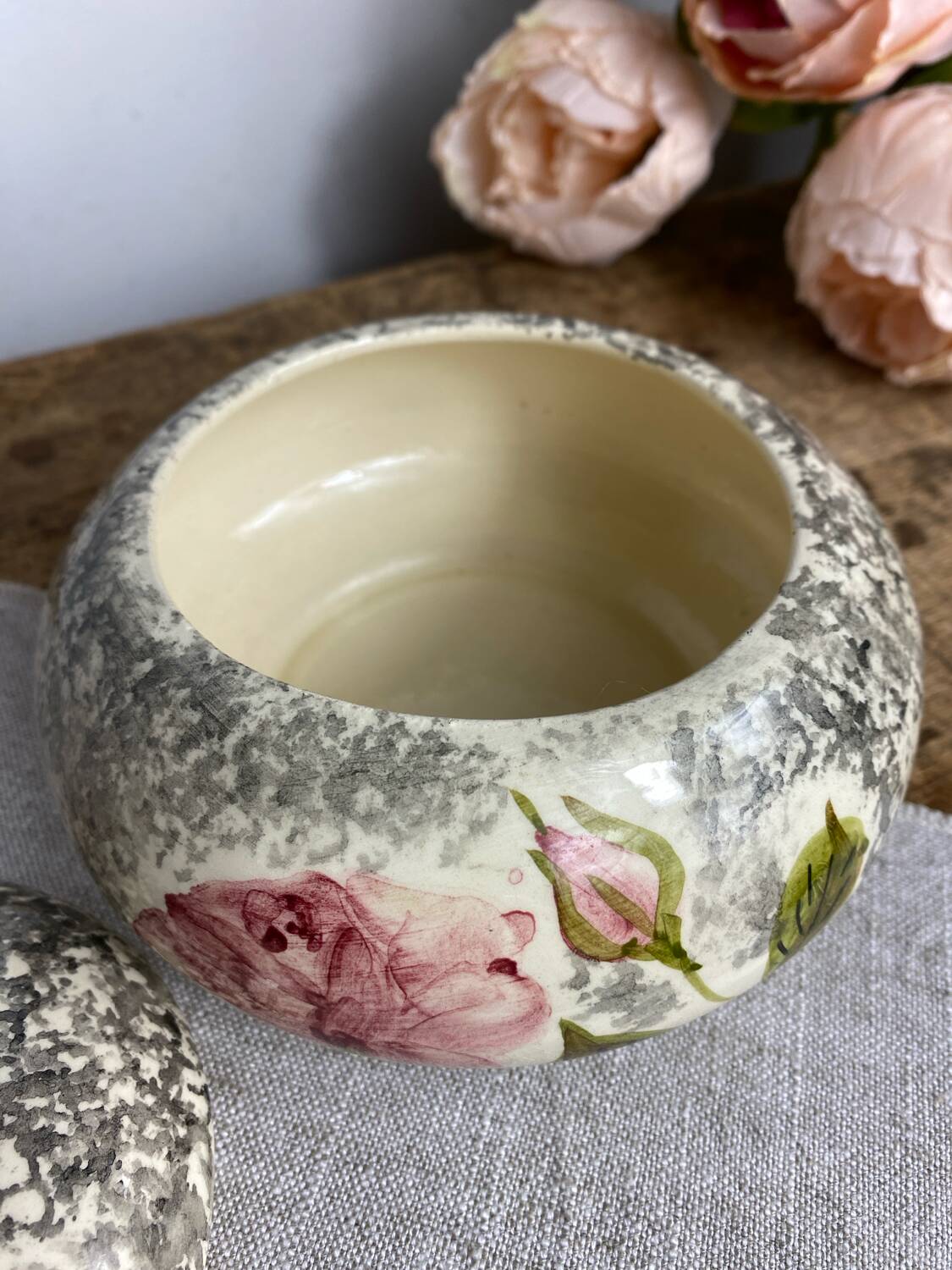 Glazed ceramic candy box