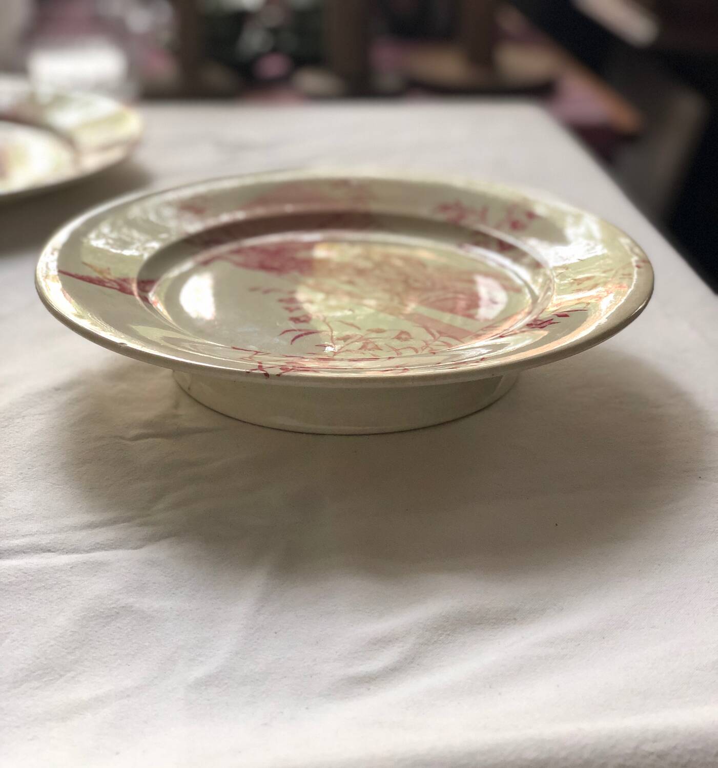 Assiette pied douche  terre de fer « retour de pêche »