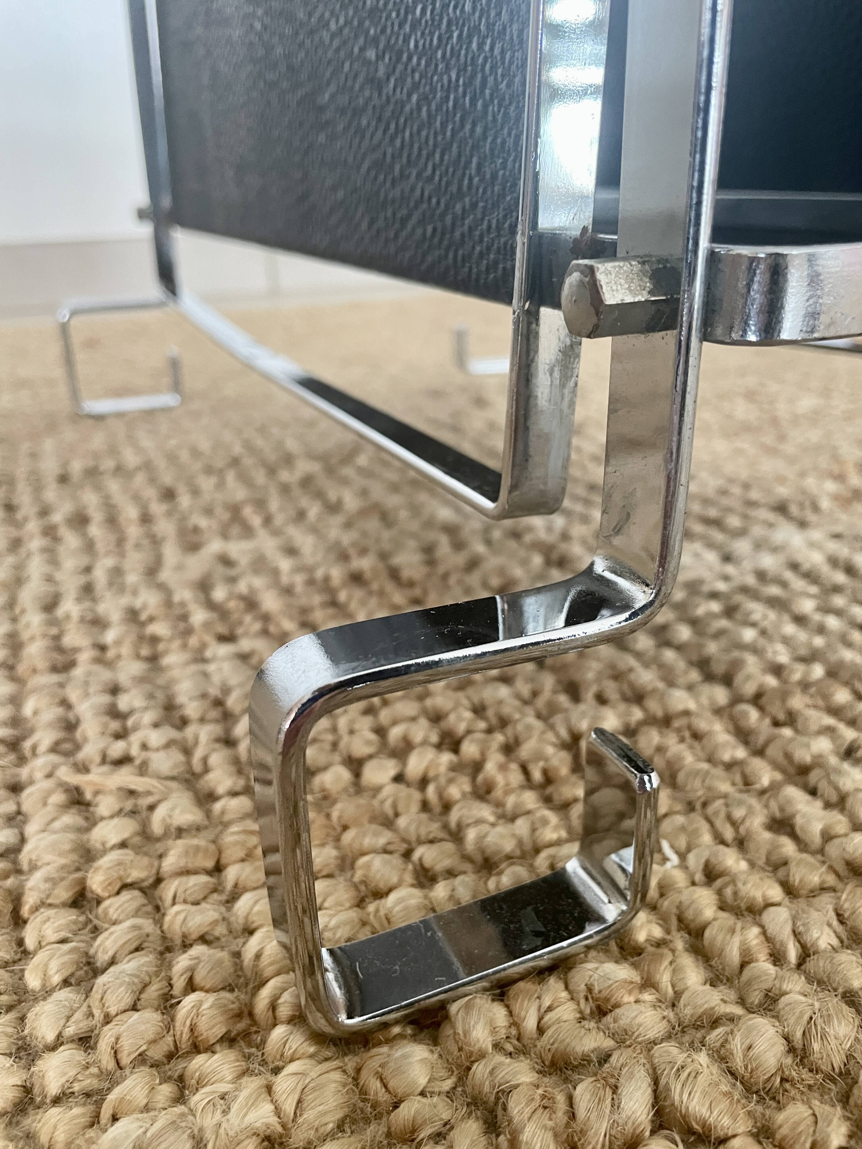 Side table - Bauhaus magazine rack