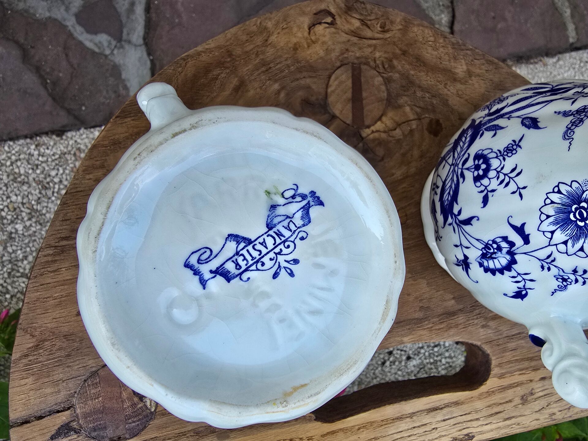 Milk and juice jugs Sarreguemines Lancaster