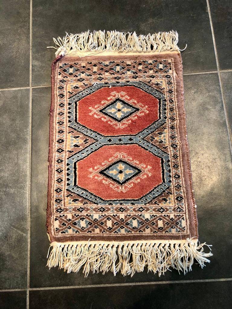 Handmade Pakistani rug