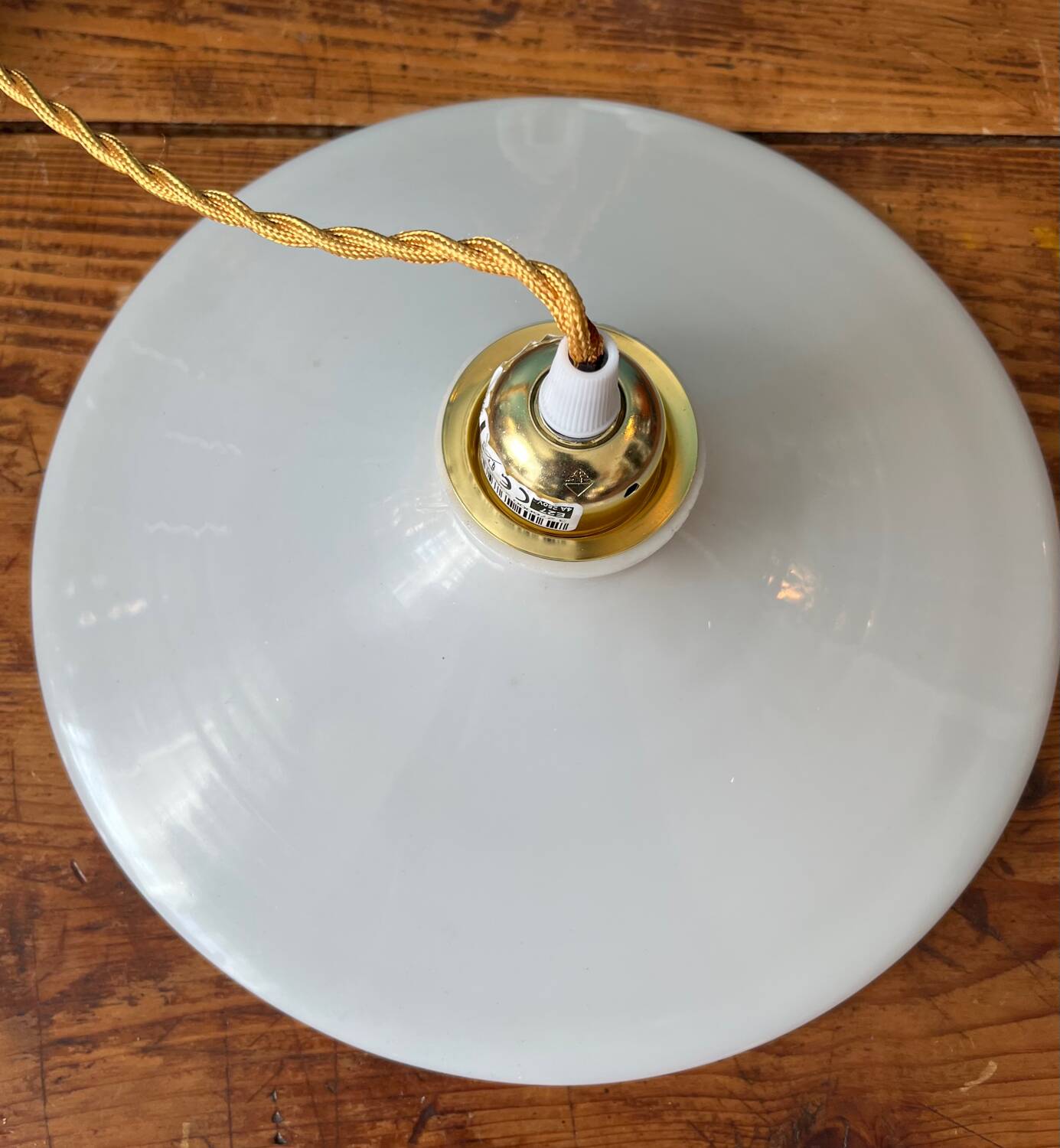 Period pendant lamp rises and falls in porcelain and opaline