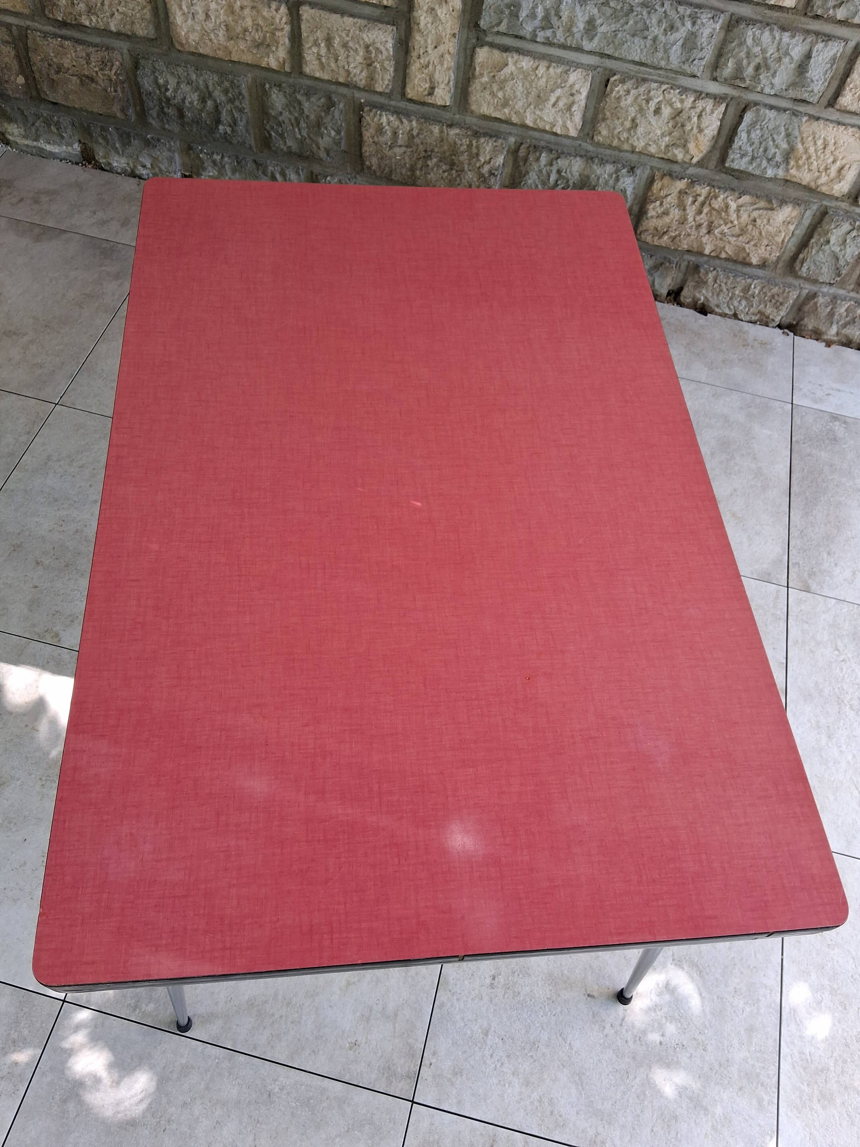 Table de cuisine vintage en formica framboise – 2 tiroirs & 2 rallonges – a