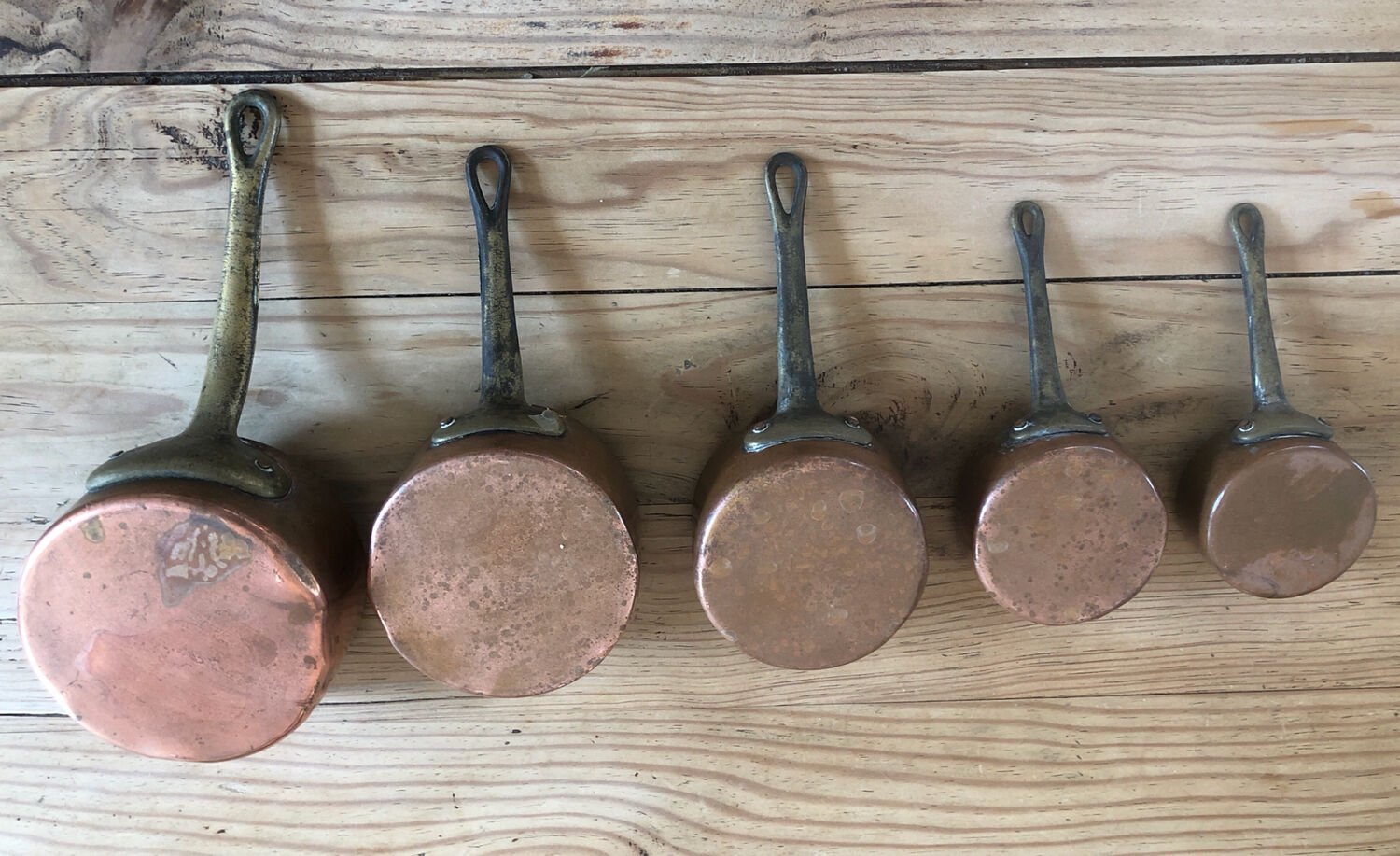 Mini battery of 5 pewter pans