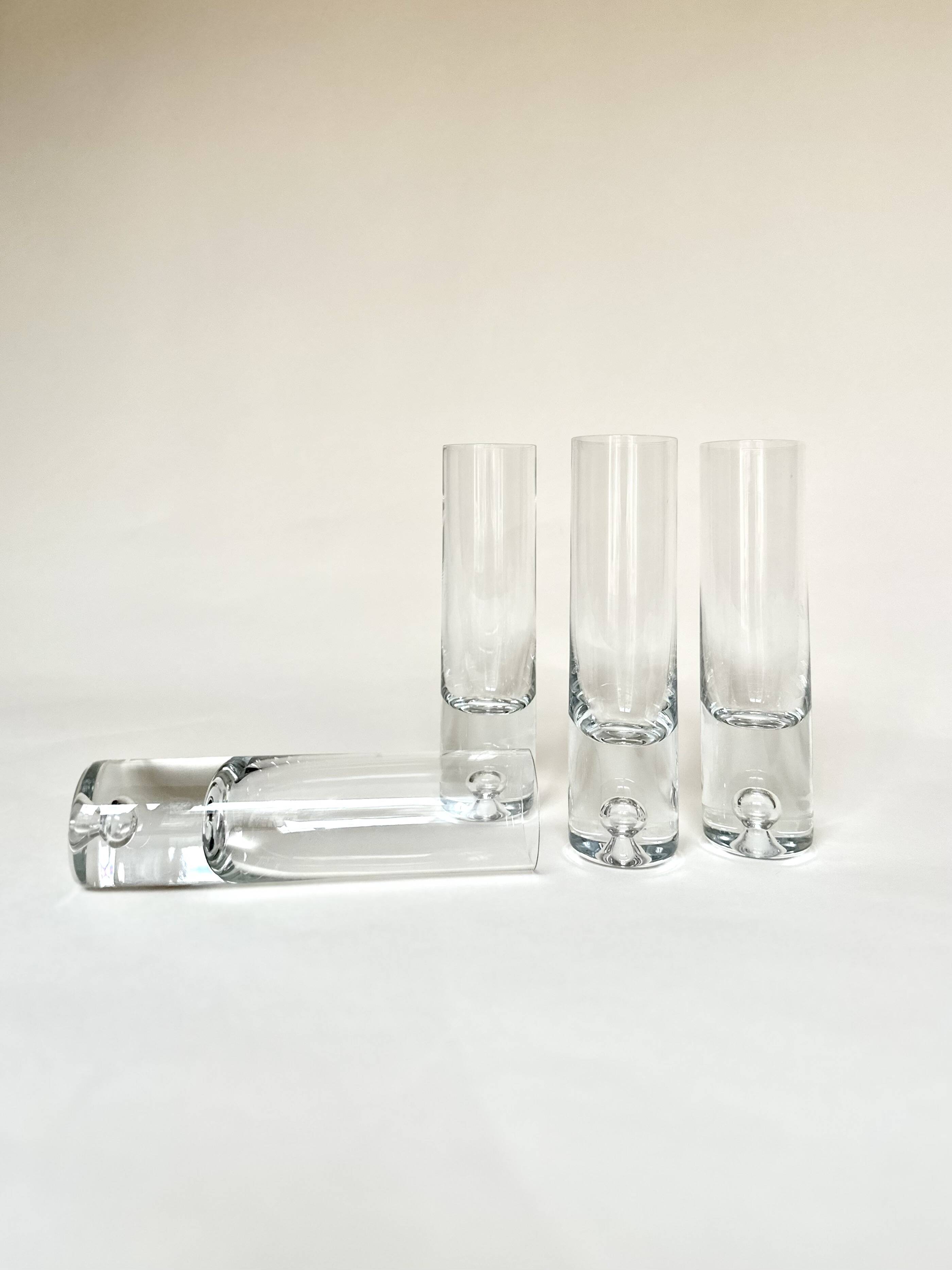 Set de quatre verres à liqueur